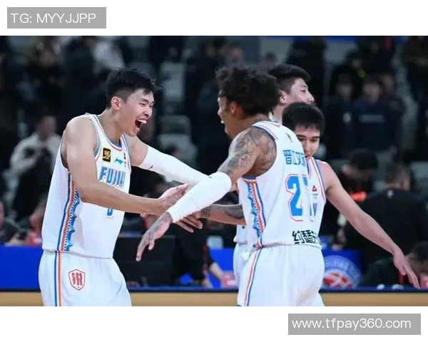 2015年CBA季后赛精彩对决吉林队与广东队的巅峰对决回顾